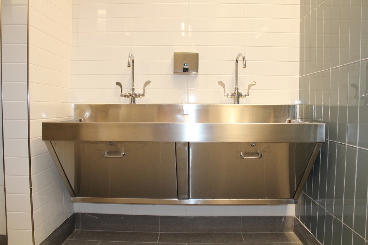 Stainless steel sink